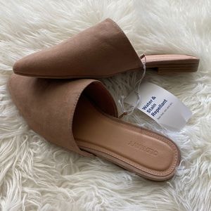 NWT beige old navy sliders!